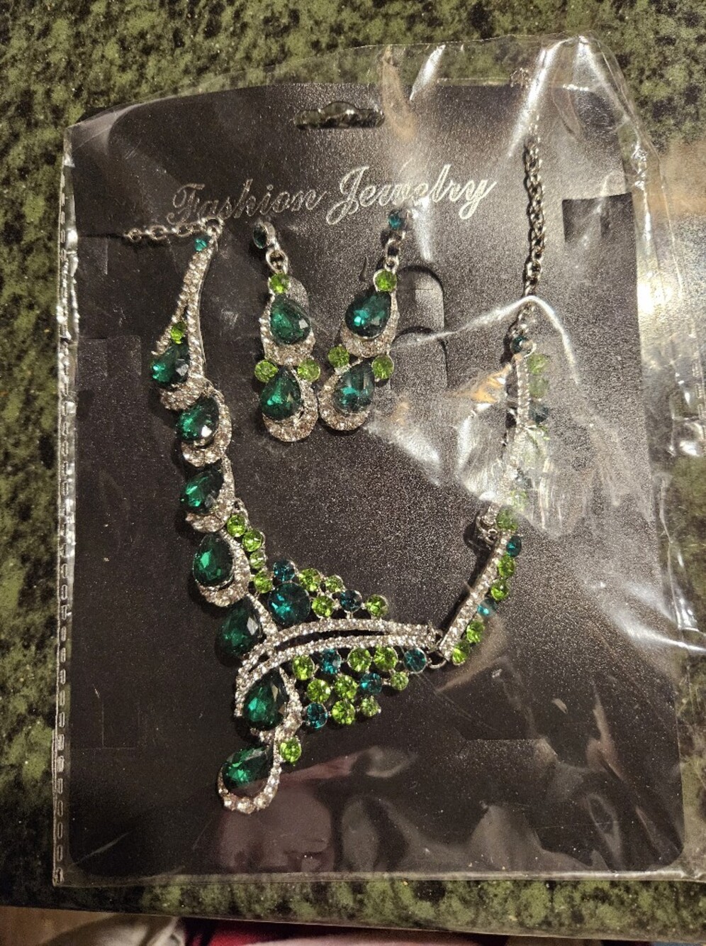 Fashion Jewelry Green Crystal Teardrop Necklace and Earring Set